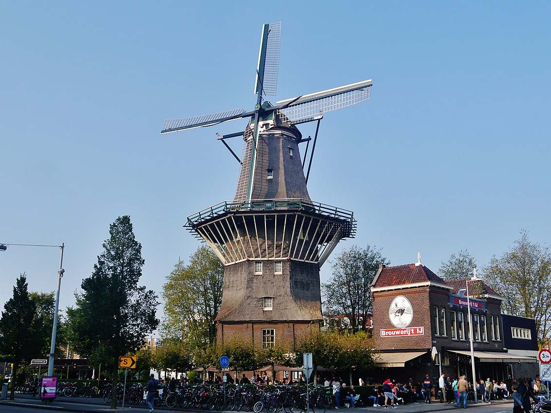 Molen De Gooyer en Brouwerij 't IJ in Amsterdam-Oost